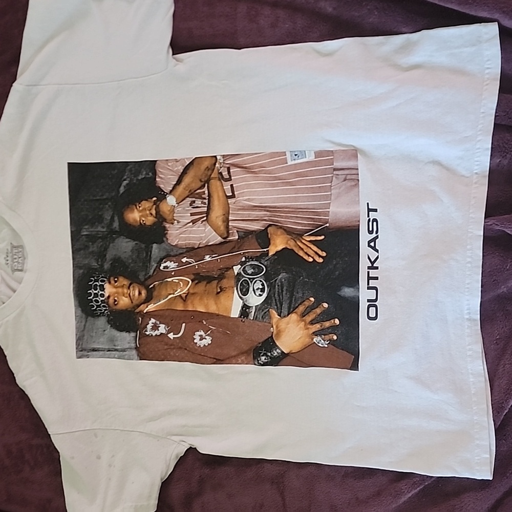 Outkast graphic tee size Medium